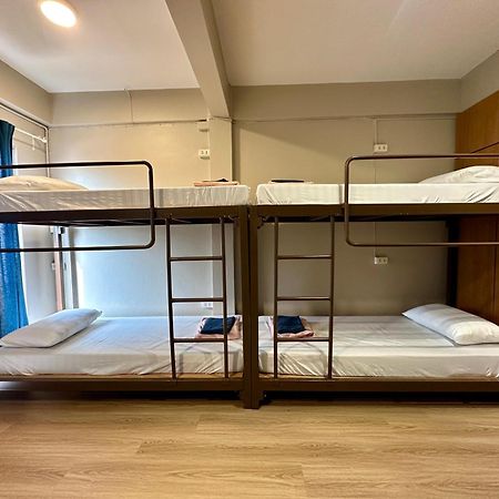 Films House Hostel Bangsaen Extérieur photo