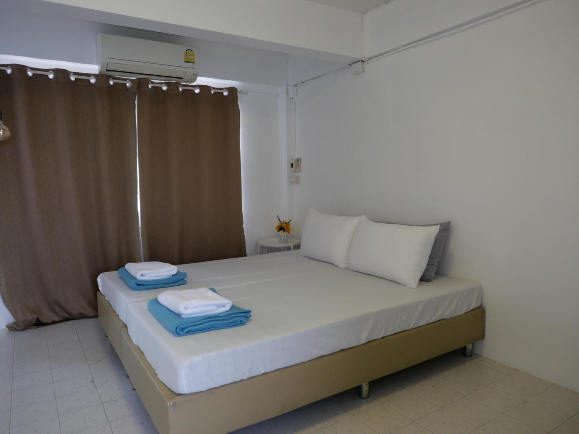 Films House Hostel Bangsaen Extérieur photo