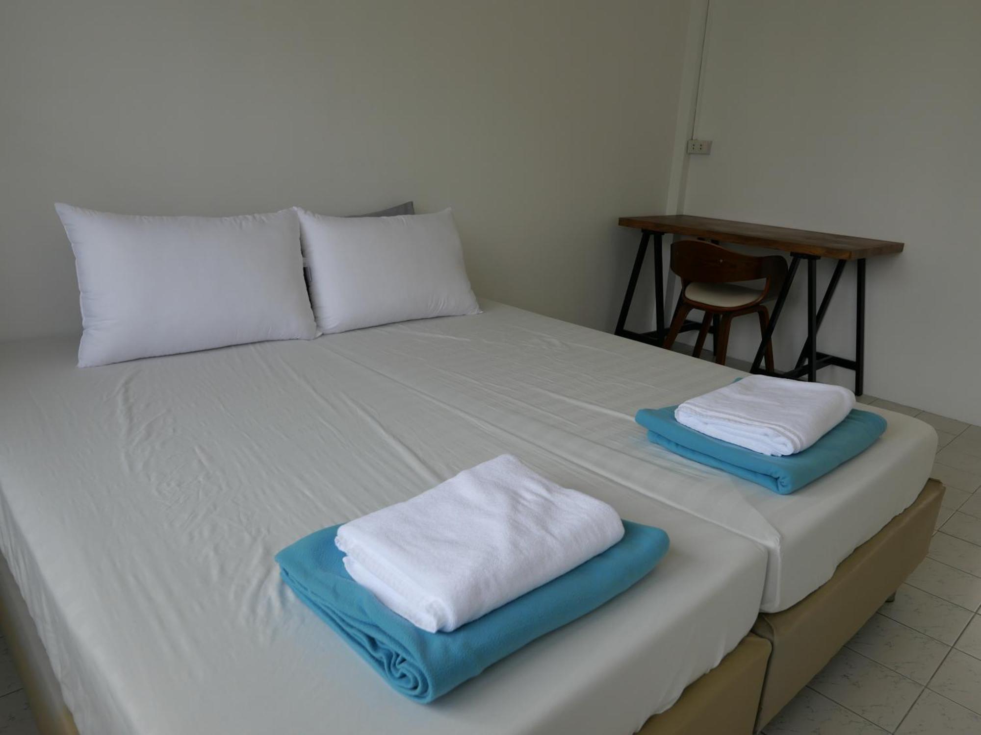 Films House Hostel Bangsaen Extérieur photo