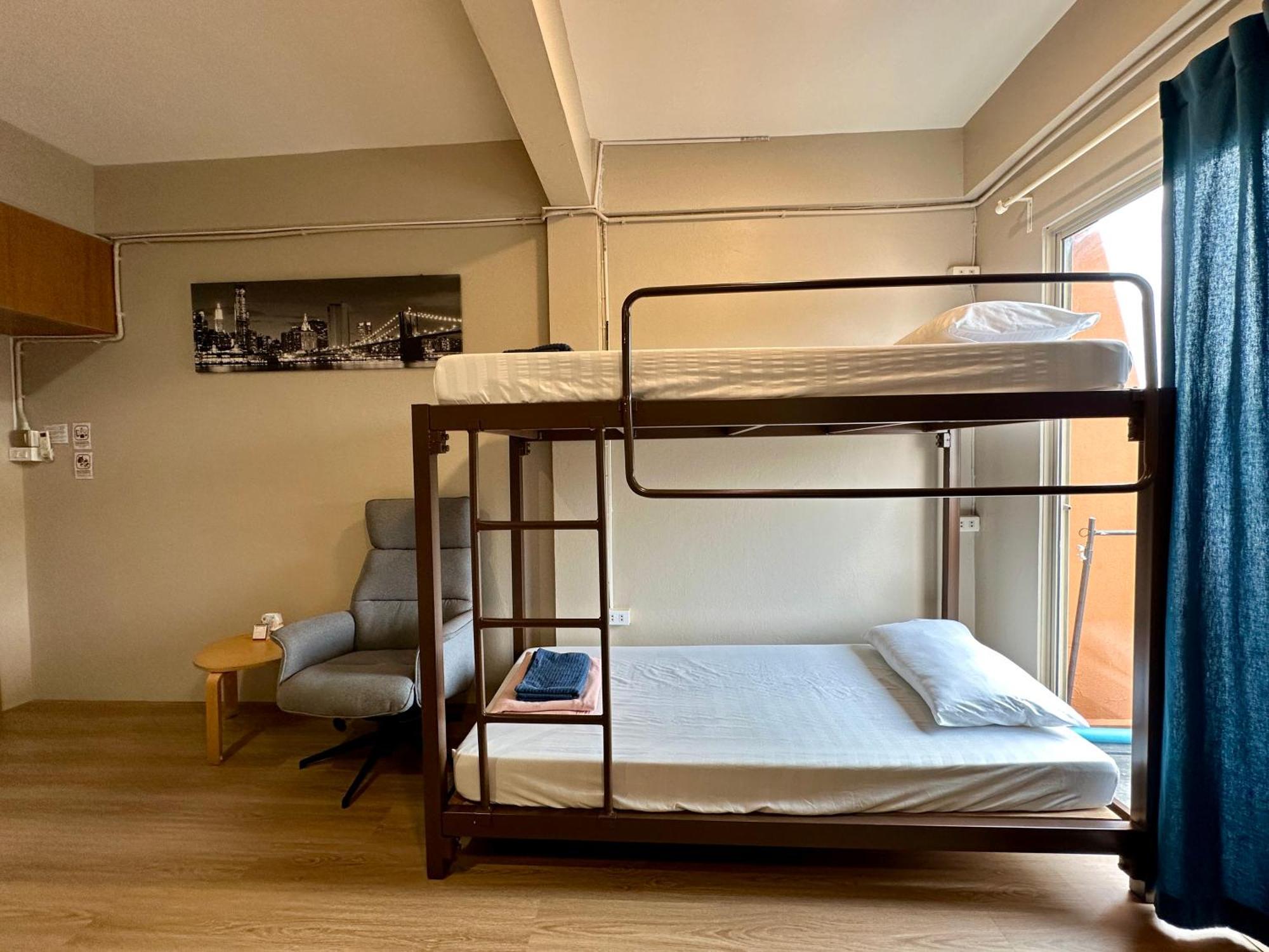 Films House Hostel Bangsaen Extérieur photo